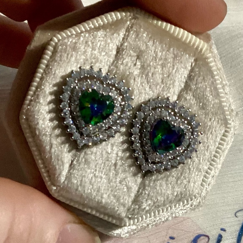🌈Gorgeous Heart shaped Mystic Rainbow Topaz Cz Heart Stud Earrings